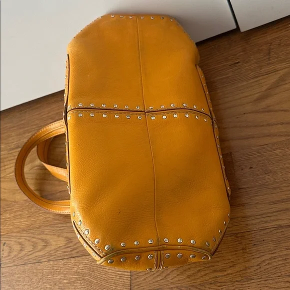 Michael Kors Studded yellow leather Shoulder Bag - Picture 3 of 7